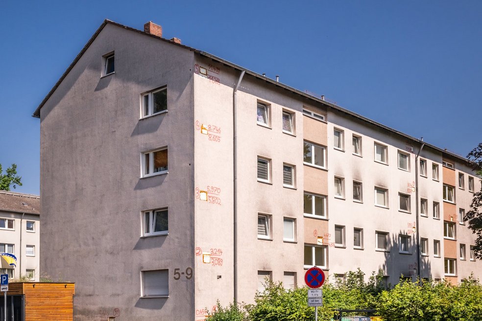 Mehrfamilienhaus vor Sanierung