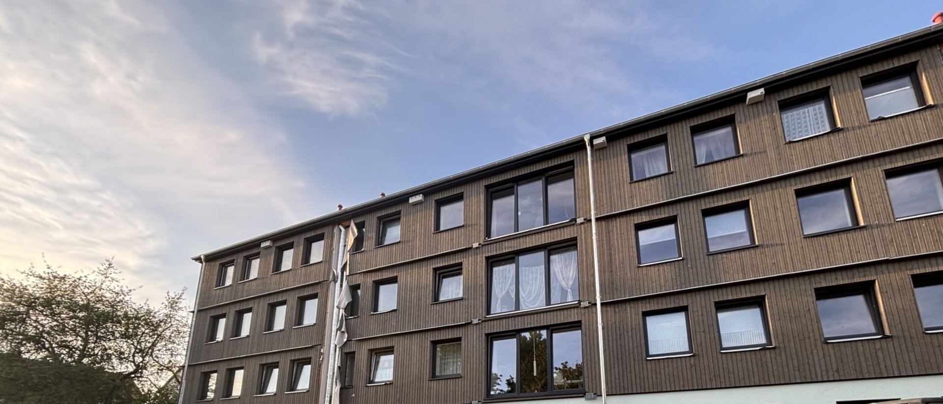 Bild zeigt: Haus mit Bagger davor