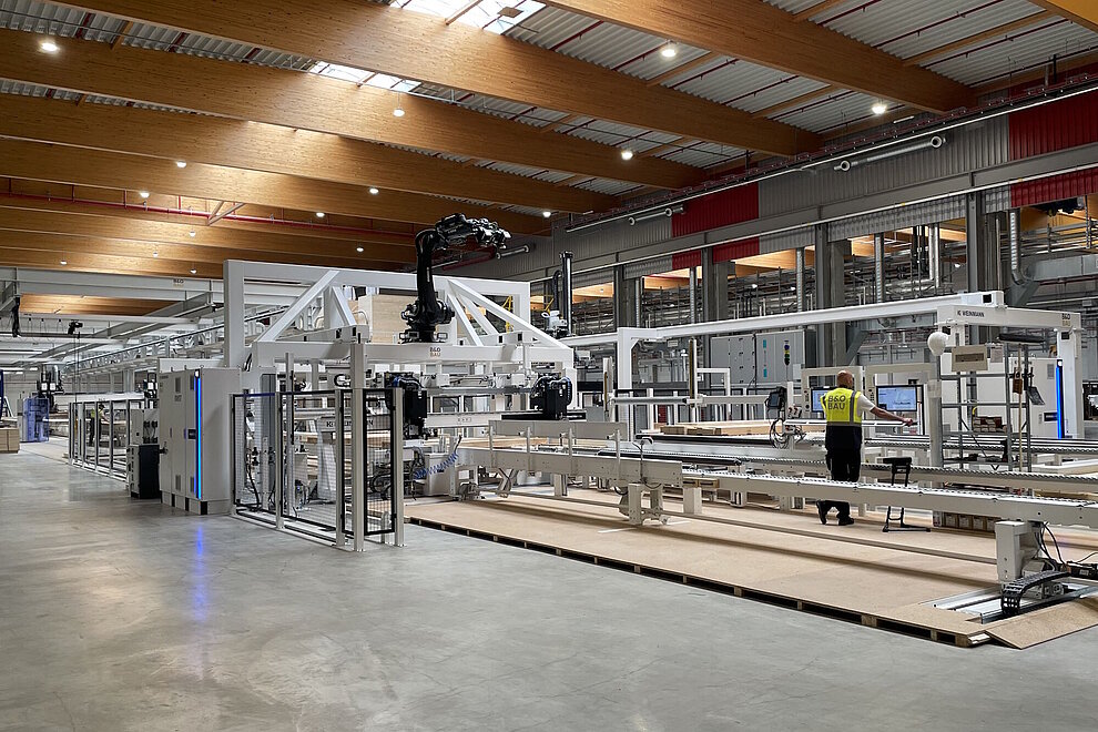 Produktionsanlage in einer Werkhalle