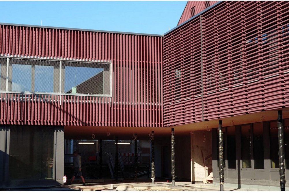 Teil eines Schulgebäudes (Außenansicht)