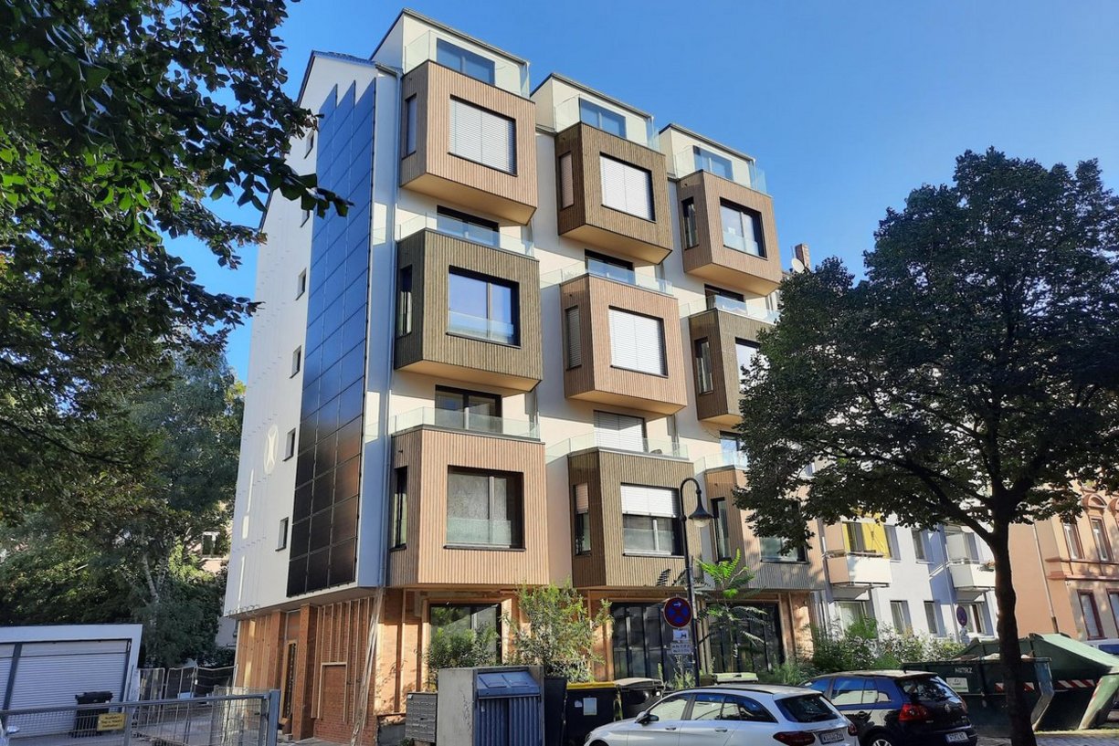 Gebäude in Frankfurt-Ostend Bild zeigt modernes Wohngebäude, mehrgeschossig