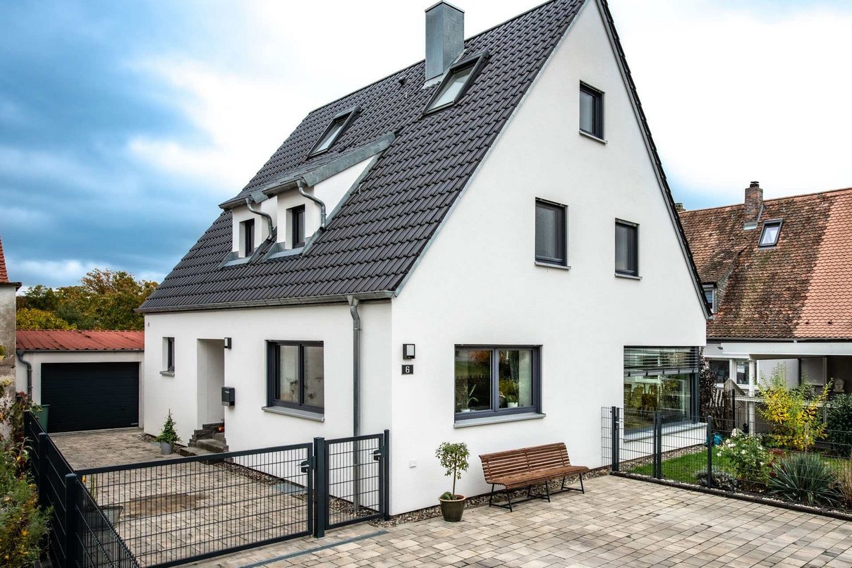 Einfamilienhaus mit Einfahrt in Nachbarschaft