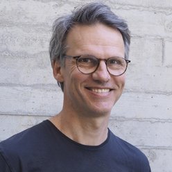 Klaus Zeller Porträt, Person mit kurzen Haaren und Brille
