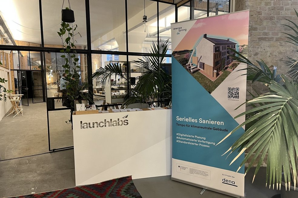 Bild zeigt: Empfangstisch mit Energiesprong-Rollup