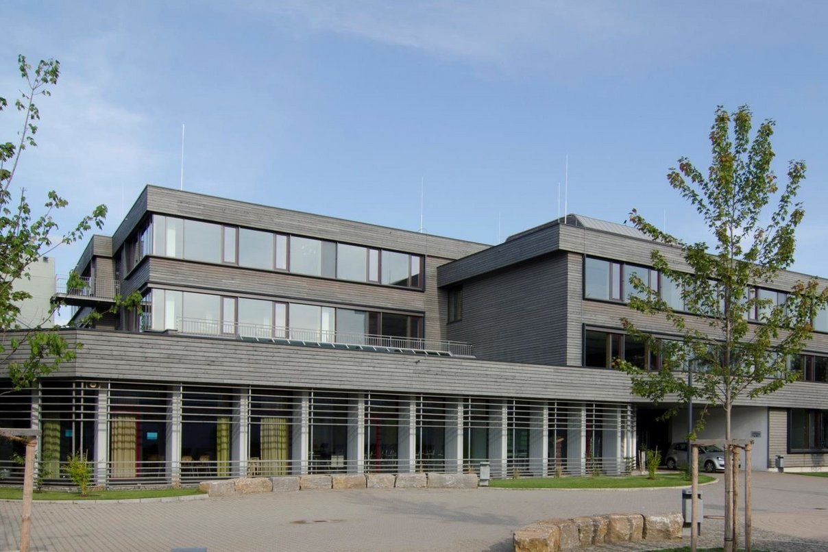 neu saniertes Schulgebäude