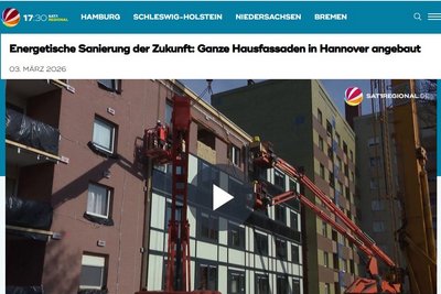 Screenshot von einem Video-Beitrag auf SAT2REGIONAL.DE, Zu sehen ist ein Mehrfamilienhaus während der Sanierungsarbeiten.