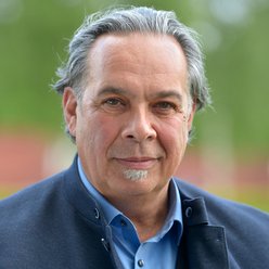 Ahmed Al Samarraie Porträt, Person mit kurzen Haaren