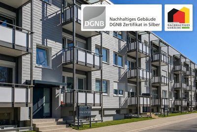 Bild zeigt Mehrfamilienhaus mit Balkonen