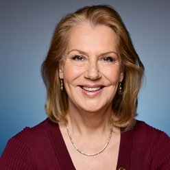 Ingeborg Esser Porträt, Person mit schulterlangen Haaren
