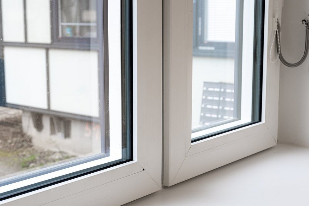 Fensterheizung mit seitlichem Stromkabel