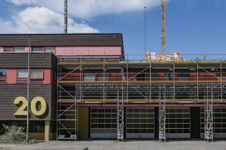 Feuerwache in Wannsee mit Baugerüst