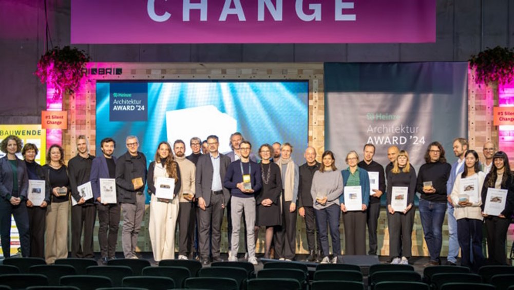 PM_Heinze_ArchitekturAWARD_2024_verliehen_Bild_Preistraeger_665x375px