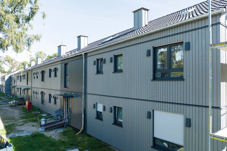 Mehrfamilienhaus zweigeschossig während Sanierung 