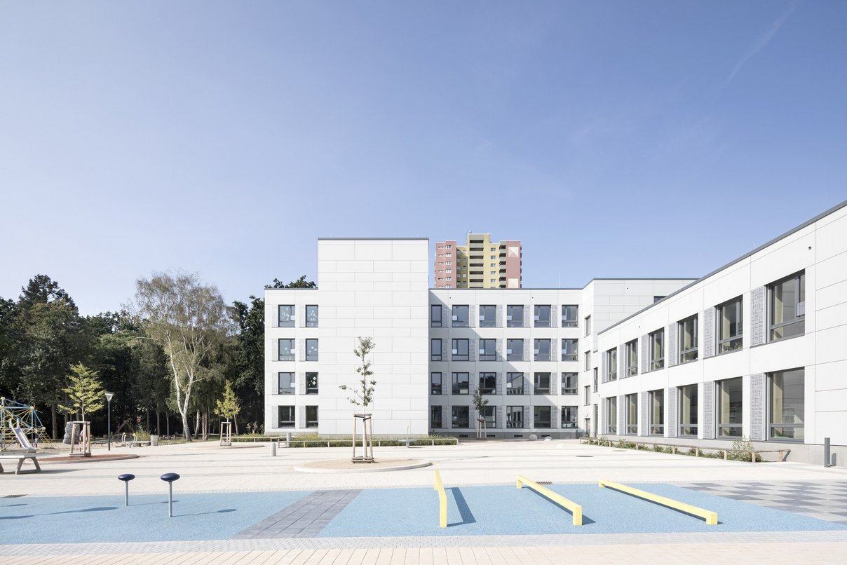 Grundschule mit Schulhof